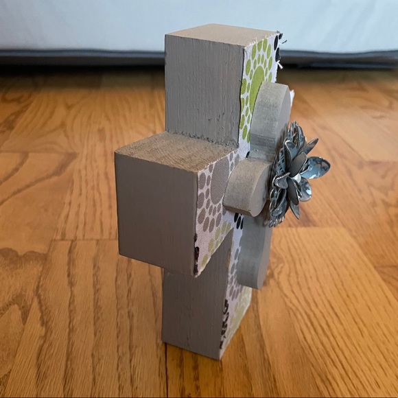 Cross Decor - Picture 2 of 2